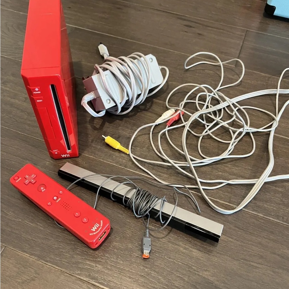 Nintendo RVL001 Wii Red Console (perfect condition)